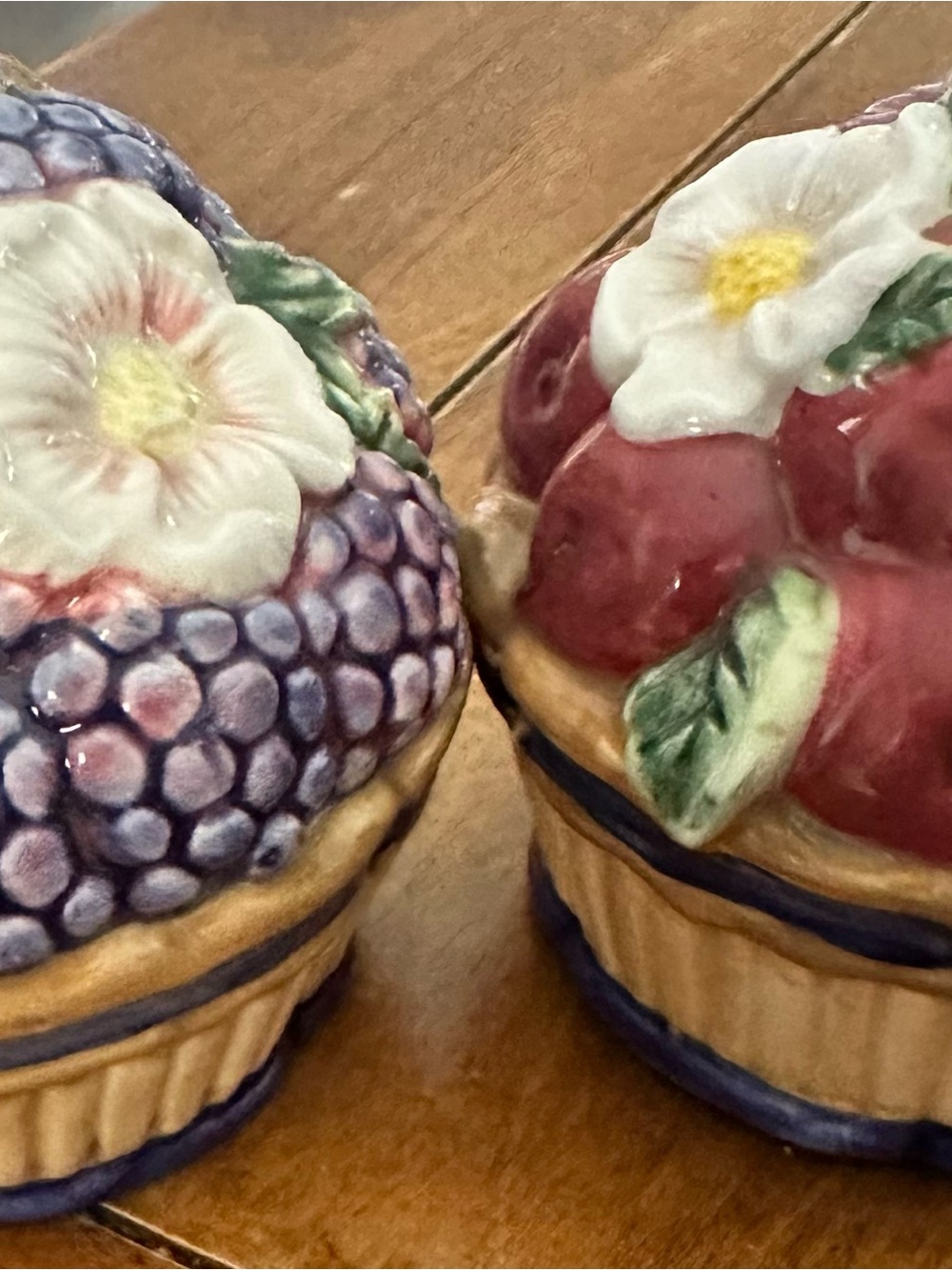 Fitz and Floyd Orchard Salt and Pepper Shakers Apple Blackberry Fruit Baskets